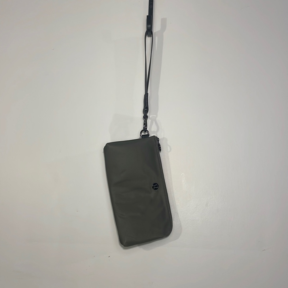 NWT lululemon Now and Always Pouch army green